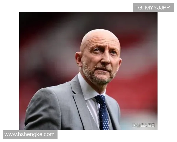 光头退役黑人足球明星的传奇人生与场外奋斗故事