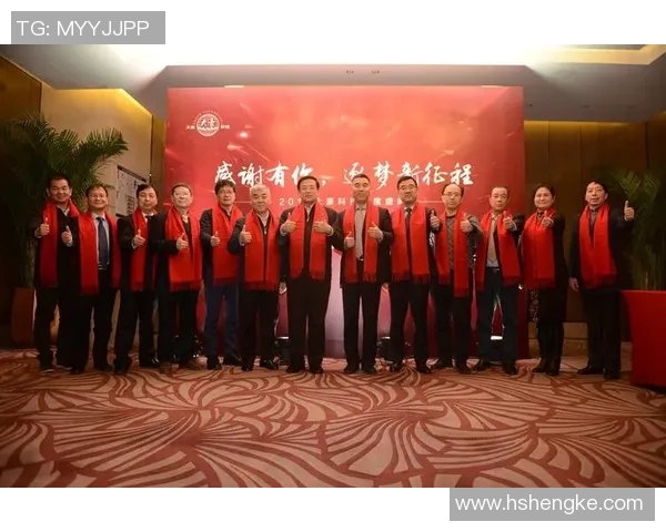 足球明星荣耀时刻精彩瞬间奖杯颁发视频回顾尽显风采与激情